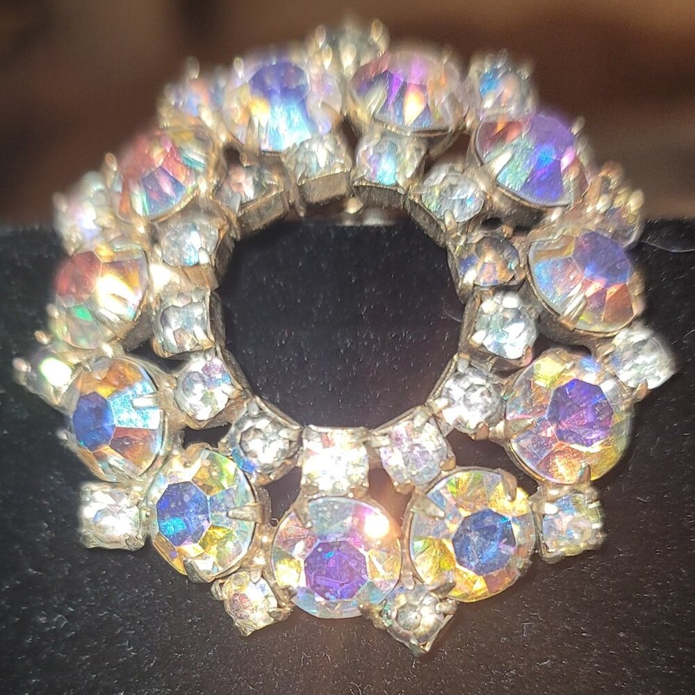 Weiss Rhinestone Wreath Brooch